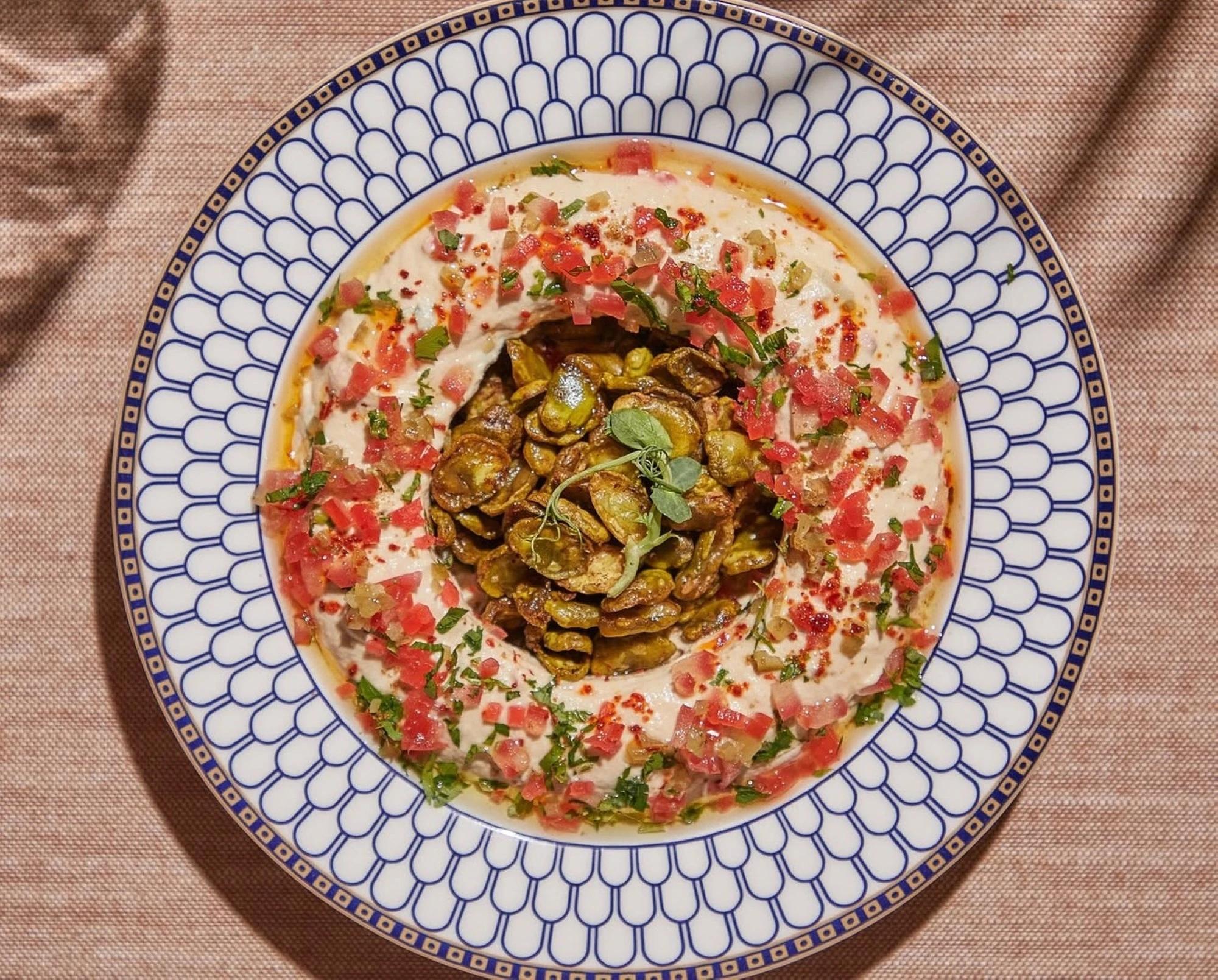 Try this simple and delicious 'Hummus Beiruti' recipe from Samakjé