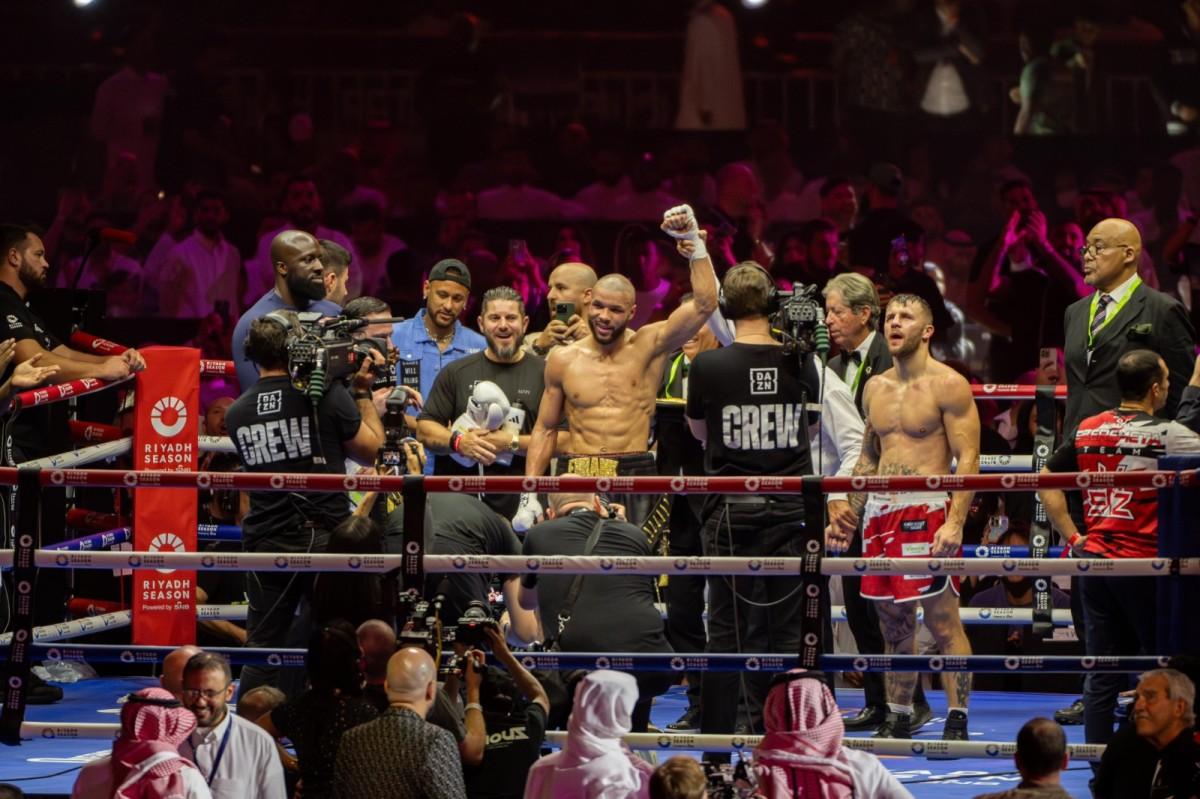 أرتور بيتربيف بطل العالم في الوزن الخفيف الثقيل