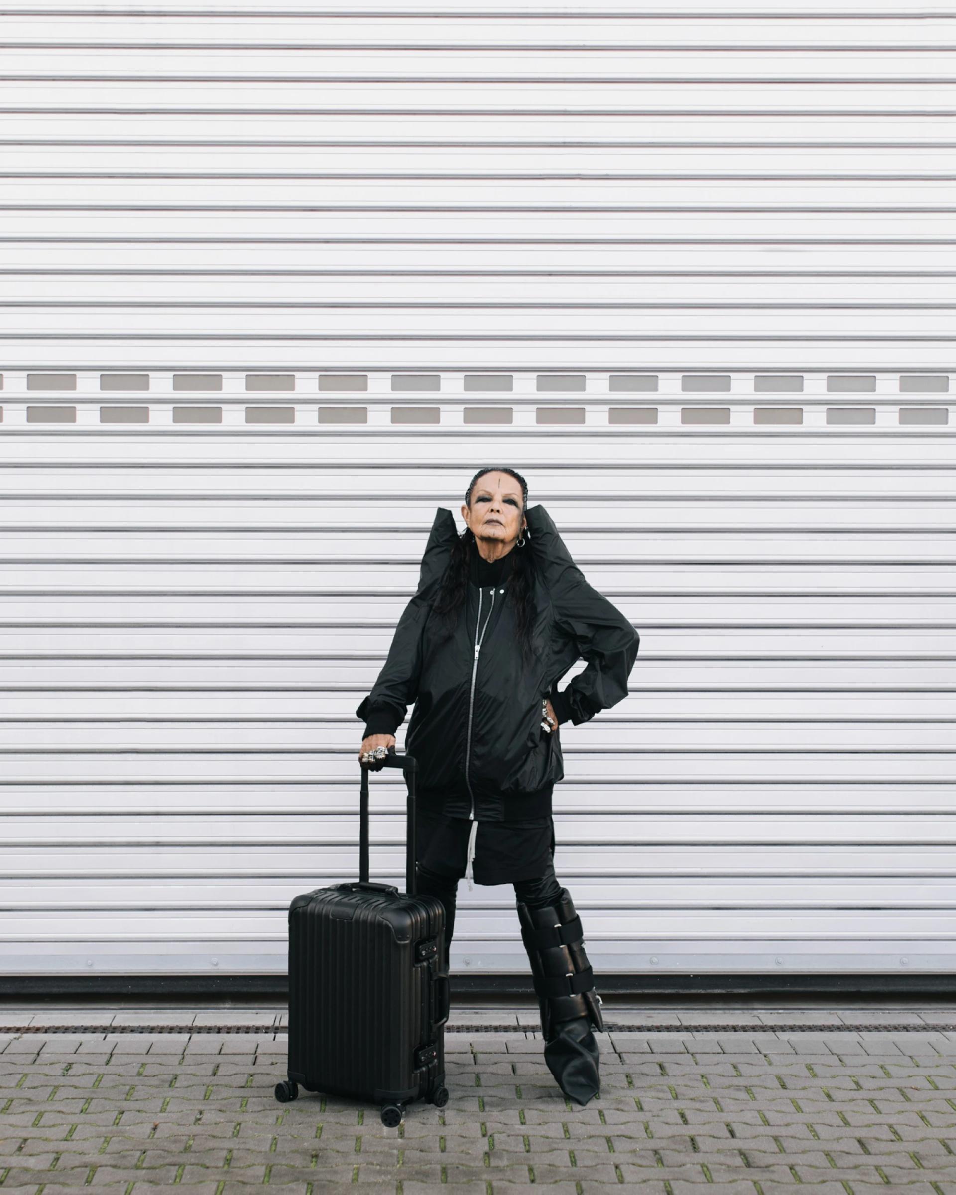 ريك أوينز و RIMOWA: تعاون ينتج 500 حقيبة سفر فاخرة