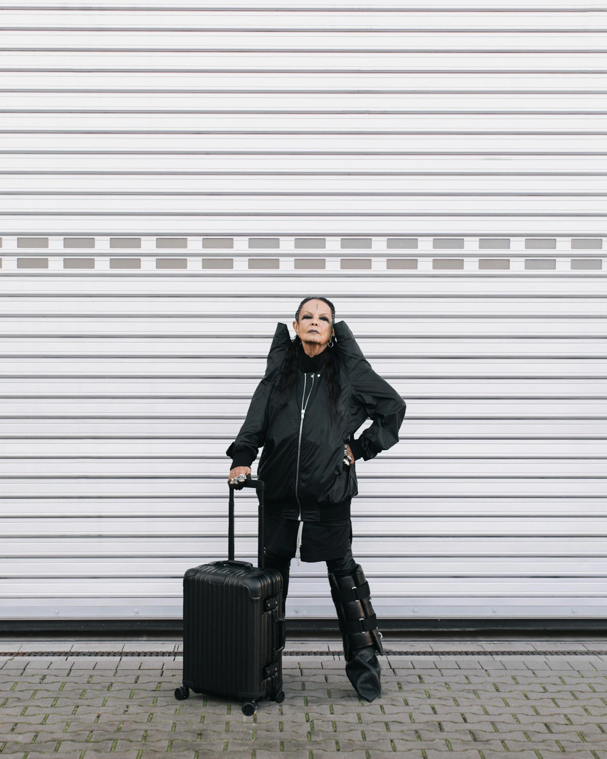 ريك أوينز و RIMOWA: تعاون ينتج 500 حقيبة سفر فاخرة