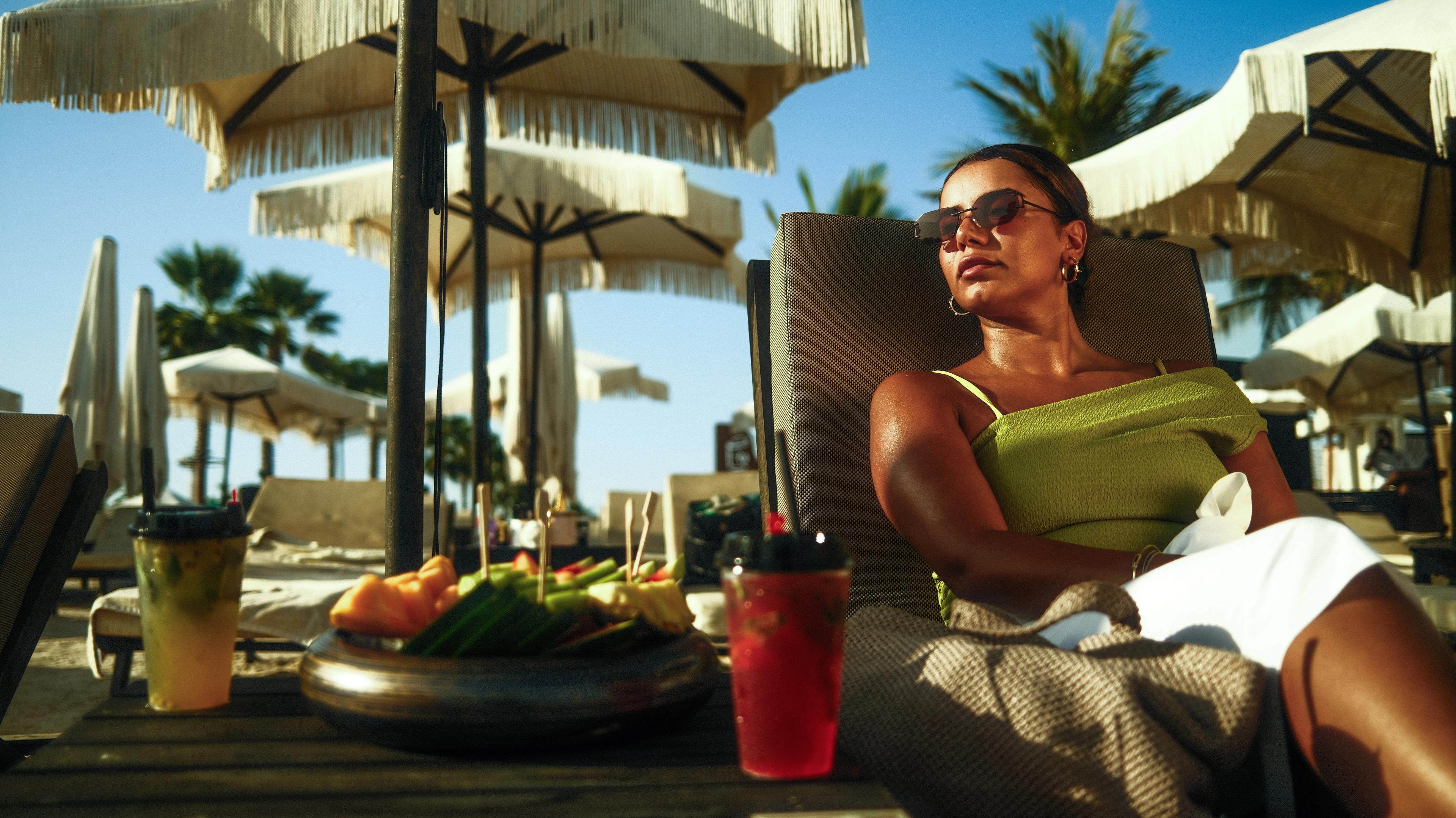 شاطئ الظلال: ملاذ جدة الفاخر على البحر الأحمر