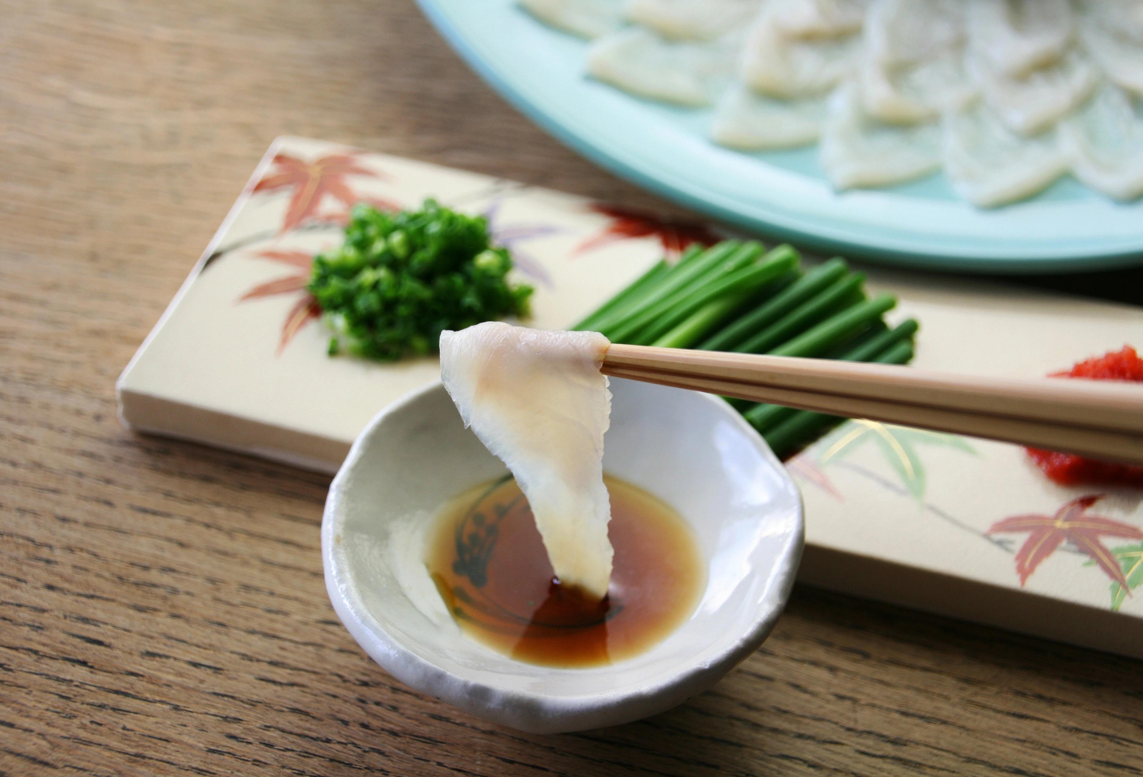 هل تريد عيش المغامرة؟ أخطر طبق في العالم يقدّم في دبي