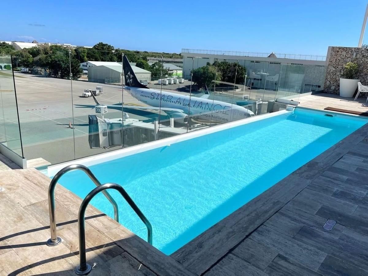 This airport lounge has an infinity pool with runway views