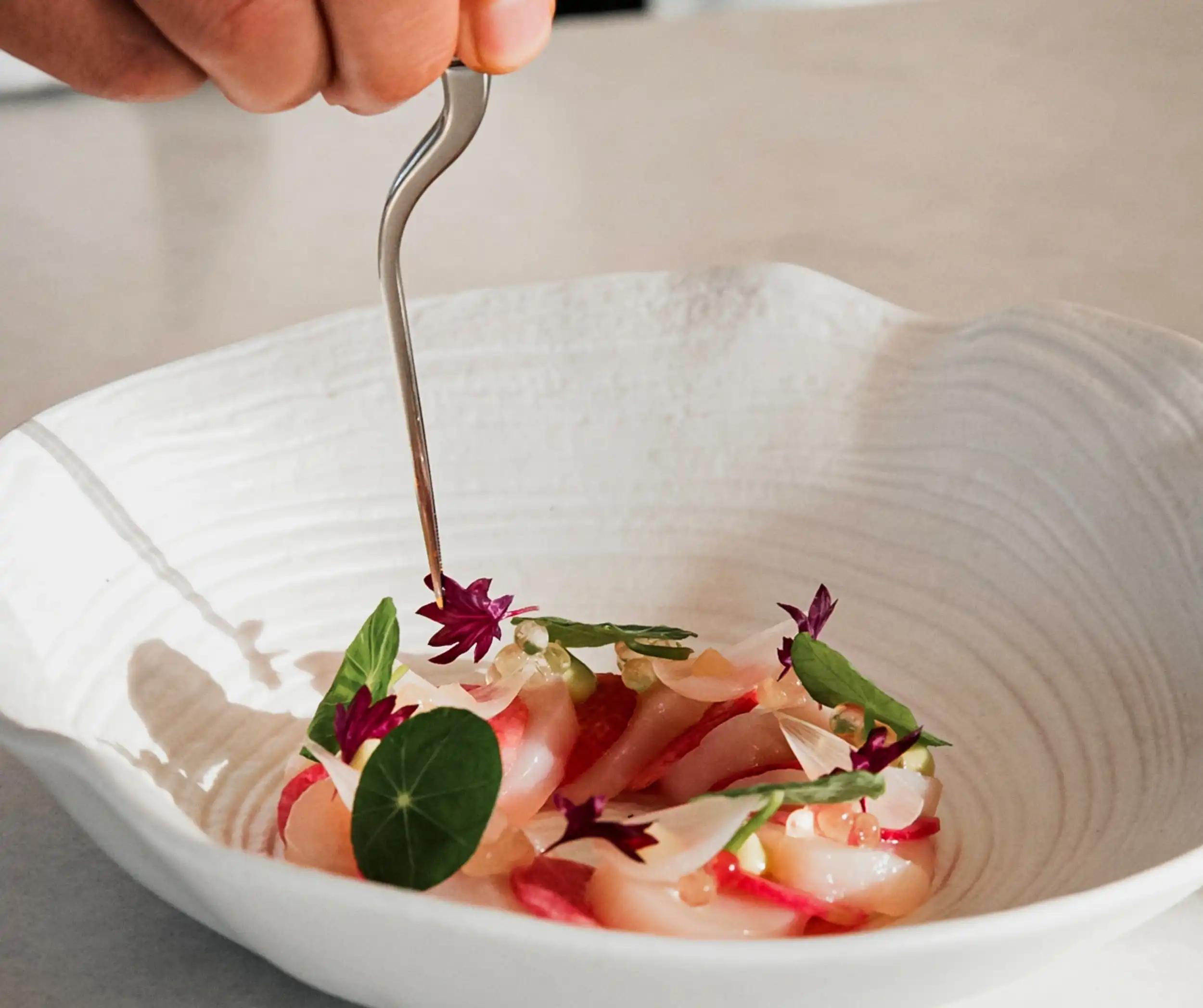 This scallop ceviche with yuzu piquillo will impress the entire family