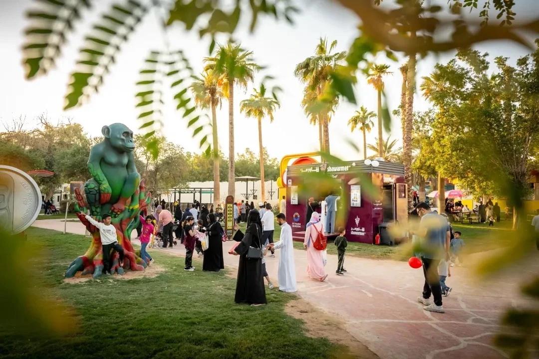 Families enjoying Riyadh Zoo
