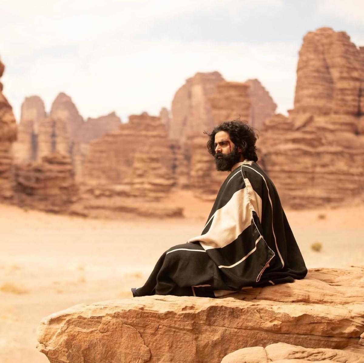 بين الرمال: فيلم نيوم الأول يُعرض الآن
