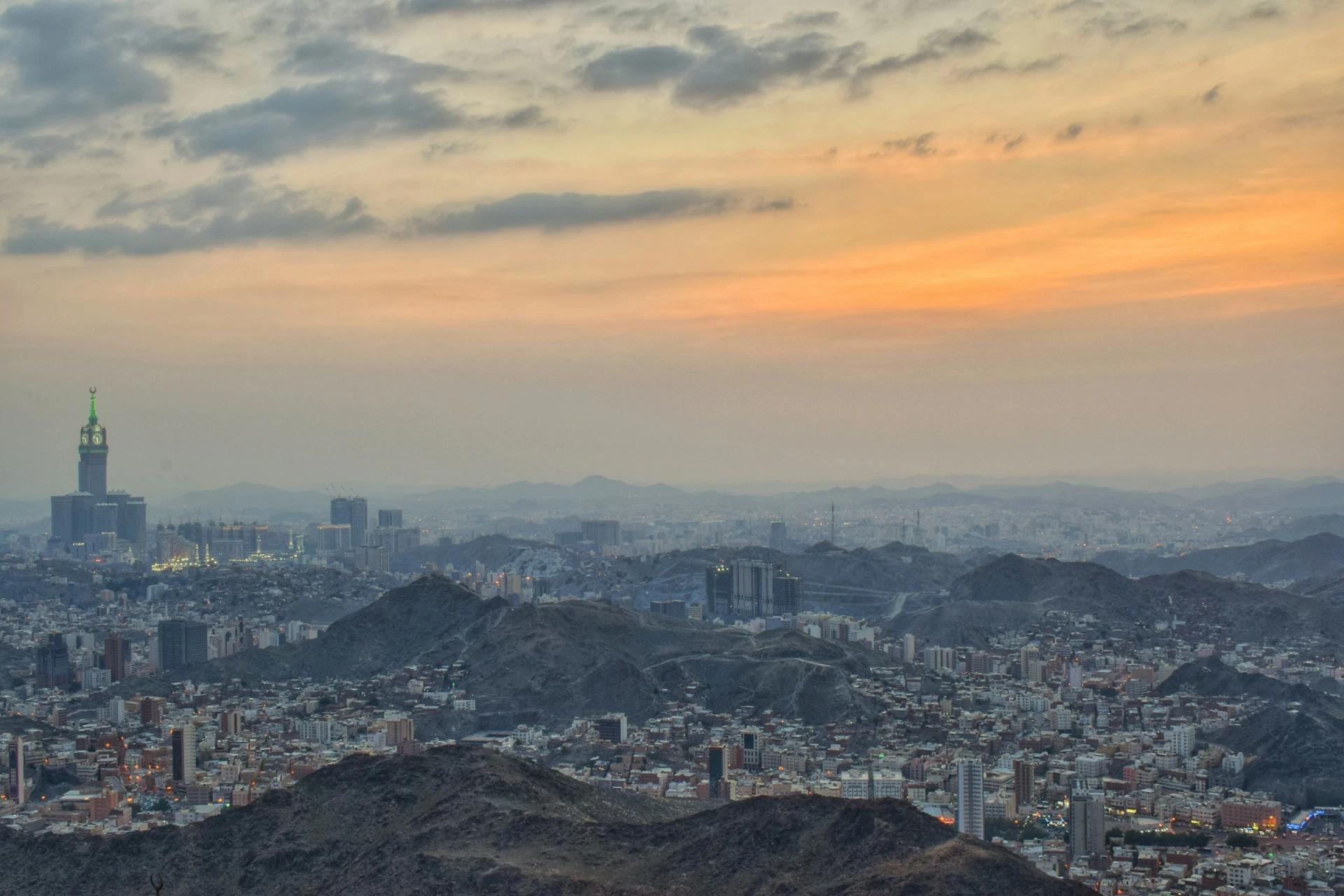 دليلك الشامل إلى أشهر المدن المقدسة في السعودية