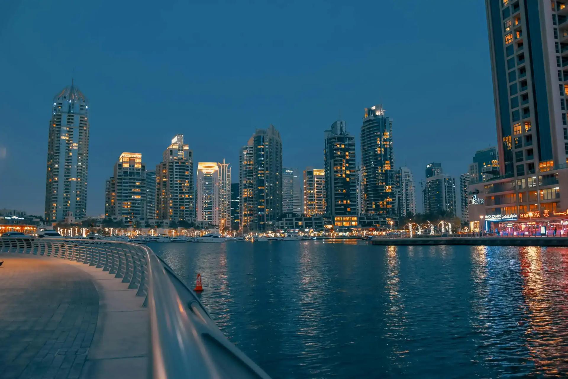 من وسط المدينة إلى البراري، استكشف أروع الأحياء والمناطق في دبي